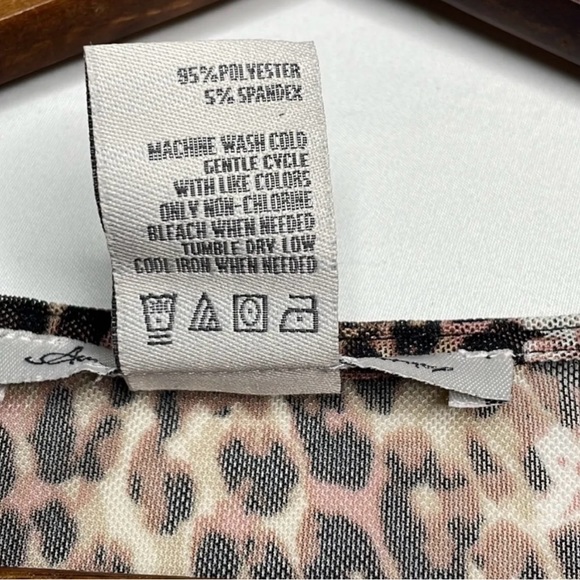 American rag - animal print blouse- size : large - Picture 3 of 6